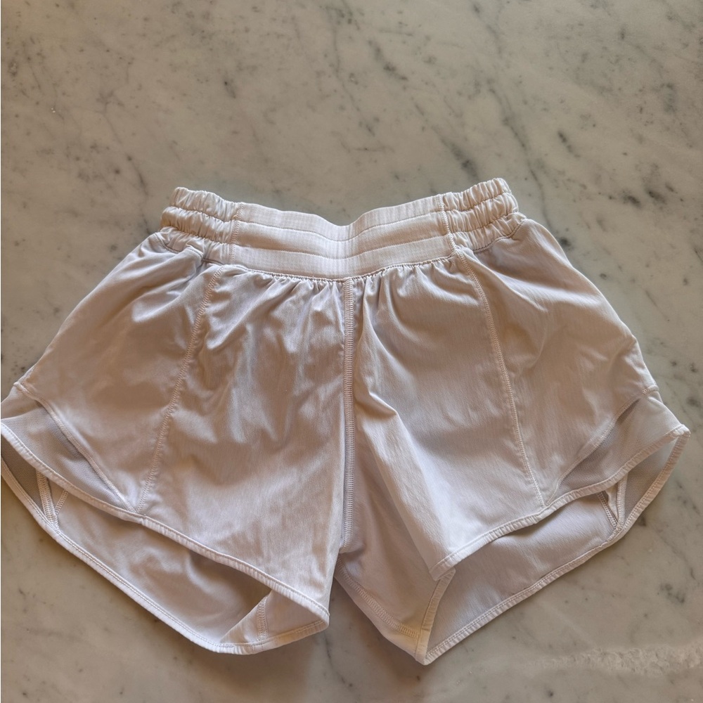 Lululemon Hotty Hot High-Rise Lined Short 4” White in Size 4